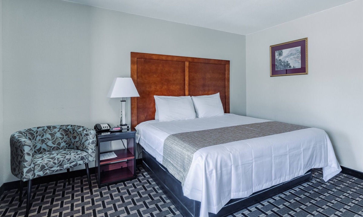 Jackson Hotel | Travelodge by Wyndham Jackson I-40 Exit 82