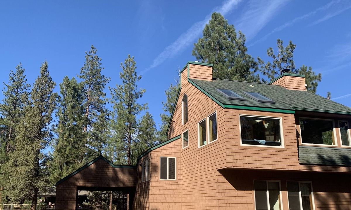 Sisters House | Unique Private Cabin in the Pines in Sisters! Clean & Cozy!