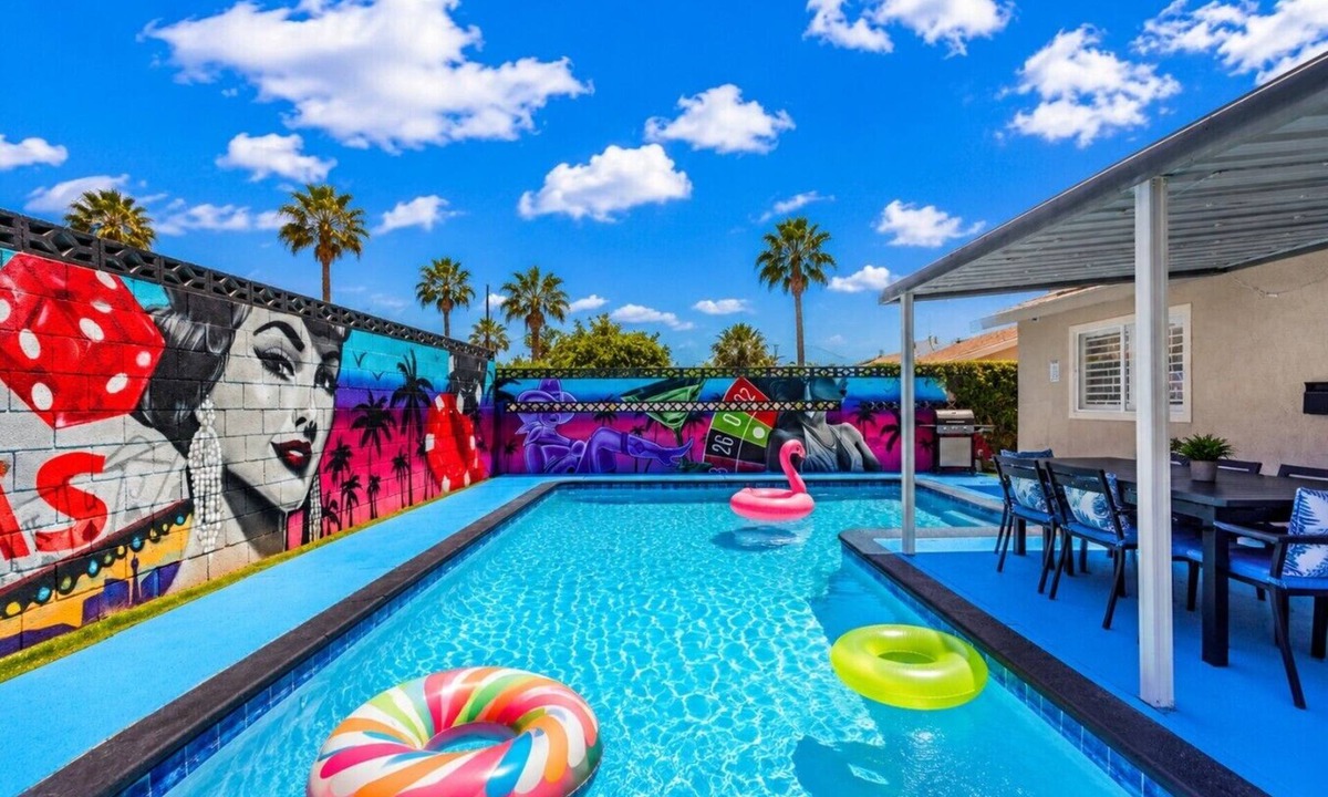 Las Vegas House | Upgraded King Beds Pool BBQ Near Strip
