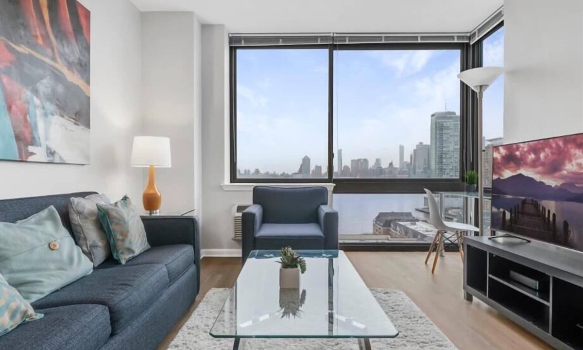 Hudson Exchange Apartment | Walk to NY Waterway 2 V BR | Newport | Near PATH