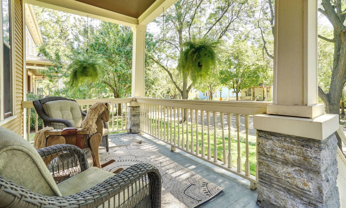 Summit - University Cottage | Walk to Selby Ave! Historic Cathedral Hill Unit