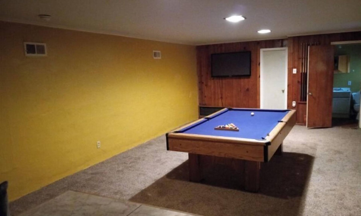 Whitehaven House | Walking Distance To Elvis Presley Mansion !