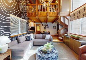 Cozy Sunriver Condo with Access to Exclusive Golf