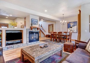 Downtown WP Villa 206 I Private Hot Tub I Views I Activity Program