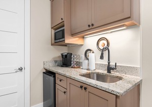 In Town Villas-Suite 5 |Private Hot Tub and Great Patio