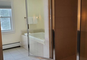 Luxury King w/balcony, accessible