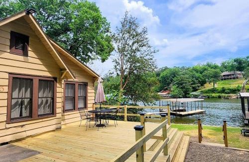 Mid America House | #05 - Lakefront Two Bedroom Cottage- Pet Friendly