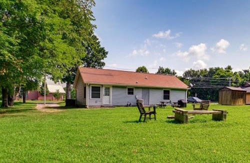 Clarksville House | 1/2 Mi to Fort Campbell: 'State Line Retreat'