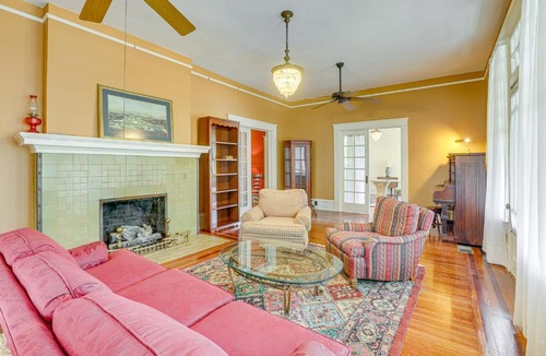 Meridian House | 1 Mi to Dtwn Meridian: Historic Home w/Porch!