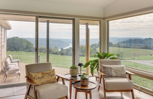 Oak Grove House | 1 Mi to Table Rock Lake: Home w/Furnished Patio!