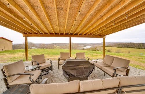 Oak Grove House | 1 Mi to Table Rock Lake: Home w/Furnished Patio!