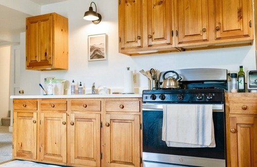 Stowe Area Apartment | 1 mile from Stowe Mt Resort. Cute, pet-friendly loft apartment. Private hot tub.