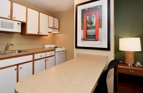 Tougaloo Apartment | 1 Queen Bed | Non-Smoking, Kitchen