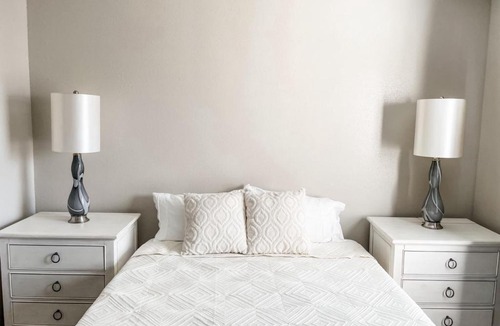 Northwest Corpus Christi Apartment | 10 Min to Downtown - Pet-friendly, TV with Parking