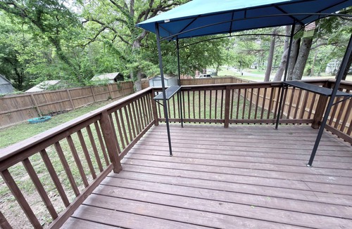 Batesville House | 107 Cottage-Spacious 4BR Cottage-Fenced Yard + Office-Near Lyon & Downtown
