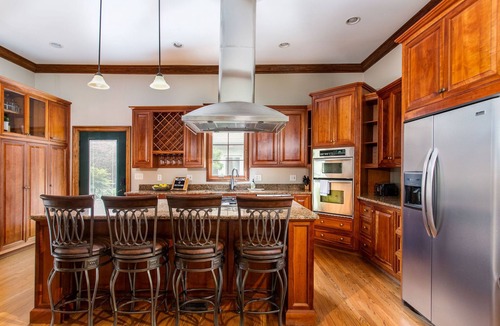 Belmont - Hillsboro House | 12 South Historic Home · 3BR Sleeps 10 · Wisteria