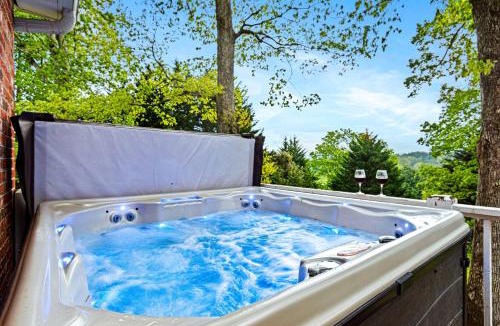 Leicester House | 15 Minutes to Asheville! Spacious 7BR Luxury Home | Pool | Hot Tub | Game Room