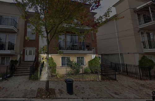 Forest Hill Apartment | 1Bed 1Bath Apt near EWR, Parking 18' from Penn St.