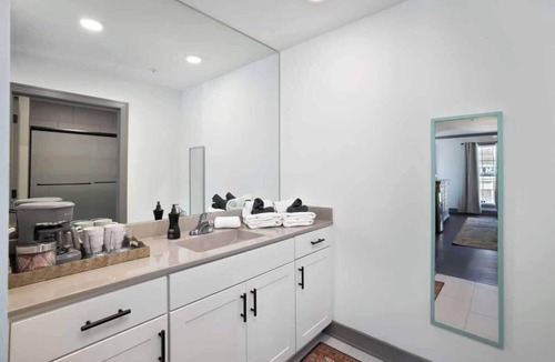 Parkville Apartment | 1BR King Suite Shopping and Dining Parkville