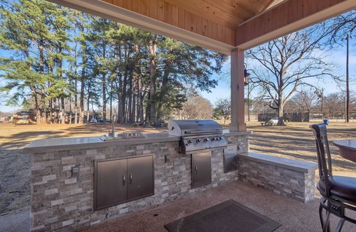 Batesville House | 2-bedroom 2-bath Luxurious Bungalow with Outdoor Entertainment in Batesville