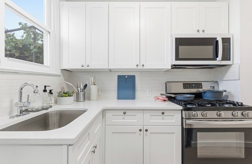 Harrison Apartment | 2 bedrooms w/big living room easy to PATH and EWR