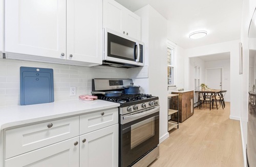 Harrison Apartment | 2 bedrooms w/big living room easy to PATH and EWR
