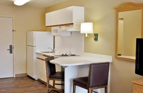 Eagan Apartment | 2 Full Beds | Non-Smoking, Kitchen
