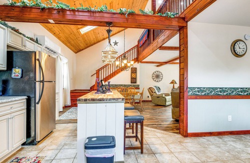Peru Cabin | 2 Mi to Lake Champlain! 4 Riverfront Cabins