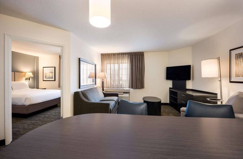 Morris Plains Hotel | 2 Spacious Suites w/Laundry and Full Kitchen and Near NYC Access