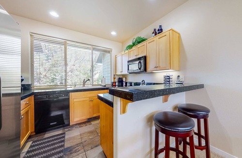 Redmond Condo | 2-Story Home withPatio, Gas Grill, Gas Fireplace, Free WiFi, Shared Pools, Hot Tub