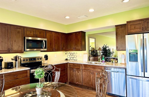 Siesta Key Condo | 2B/2B 1400sf Siesta Key Townhouse With Parking Garage Across From Public Beach
