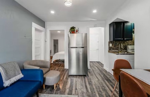 North Bergen Apartment | 2BDR 3Bed Second Floor/15 minutes to NYC Times Sq.