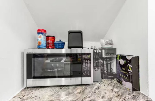 North Bergen Apartment | 2BDR 3Bed Second Floor/15 minutes to NYC Times Sq.