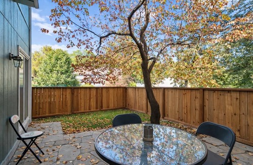 Lenexa House | 2BR Home Lenexa Sleeps 5 Pool Tennis