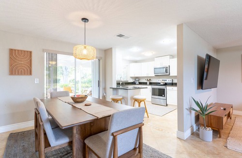 Gulf Gate Estates House | 2BR Retreat - Private Pool Near Siesta Key