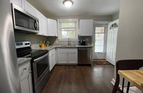 Inglewood House | 3 BDRM 2 BA in a quiet neighborhood that is close to the heart of Nashville!