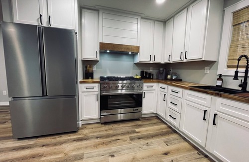 Henderson House | 3 bedroom 2 bath home a few blocks away from FHU.