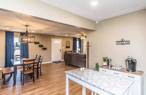 Covington House | 3-BR Retreat, Hot Tub, EV, close to Blue Oval City