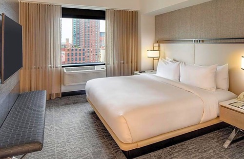 Hudson Exchange Hotel | 3-Star Hotel ∙ DoubleTree by Hilton Hotel & Suites Jersey City