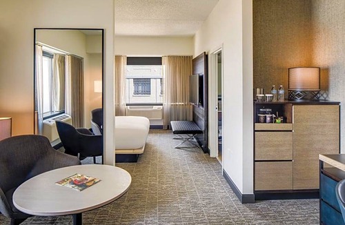 Hudson Exchange Hotel | 3-Star Hotel ∙ DoubleTree by Hilton Hotel & Suites Jersey City