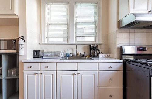 Hackensack River Waterfront Apartment | 30-Min to NYC: 2BR Apt, Pets Welcome