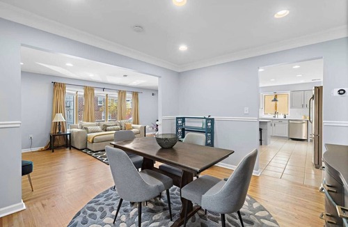 Lyndhurst Apartment | 3BR Family Stay Near NYC | Pool + Free Parking