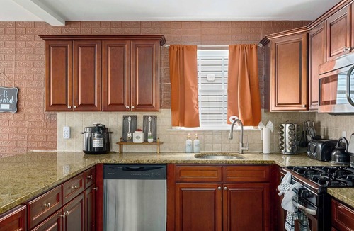 Newark House | 3BR w/Garage Parking | Near NYC & EWR