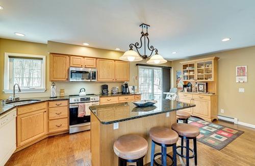 West Dover House | 5 Mi to Mt Snow: West Dover Getaway w/Hot Tub