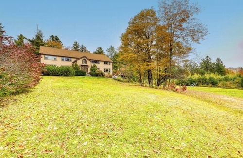 Londonderry House | 500 acre historic property w/private fishing lake, skiing + all-season fun