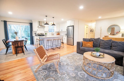 Franklin House | 5BR Franklin Retreat w/Private Studio & Big Yard