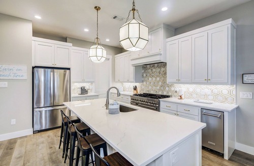 Beachside Village House | 5BR Luxury Beach Retreat - Ocean Views - The Breeze Kneez