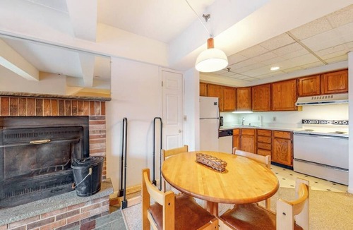 Killington Condo | 5th-floor mountain-view condo, easy access to the slopes free shuttle or walk