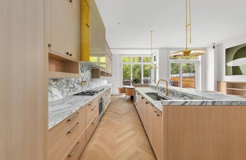 Downtown Brooklyn House | 7 bedroom home with rooftop pool overlooking Manhattan skyline & indoor parking