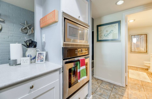 Port Aransas Apartment | 7th-floor Oceanfront Unit w/Pools in Port Aransas